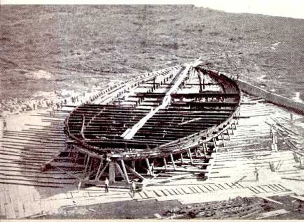 1930 - Foto de um dos dois navios encontrados no lago